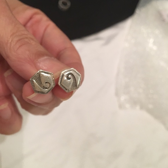 Earring - Picture 4 of 4